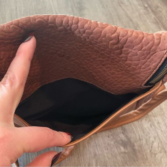 SVEN USA Style No. 536 Tan Pebbled Leather Double Zip Backpack - Picture 7 of 13